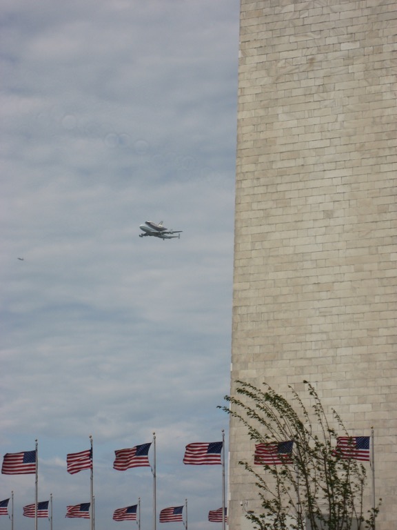 Discovery passing the Washington Monument.
