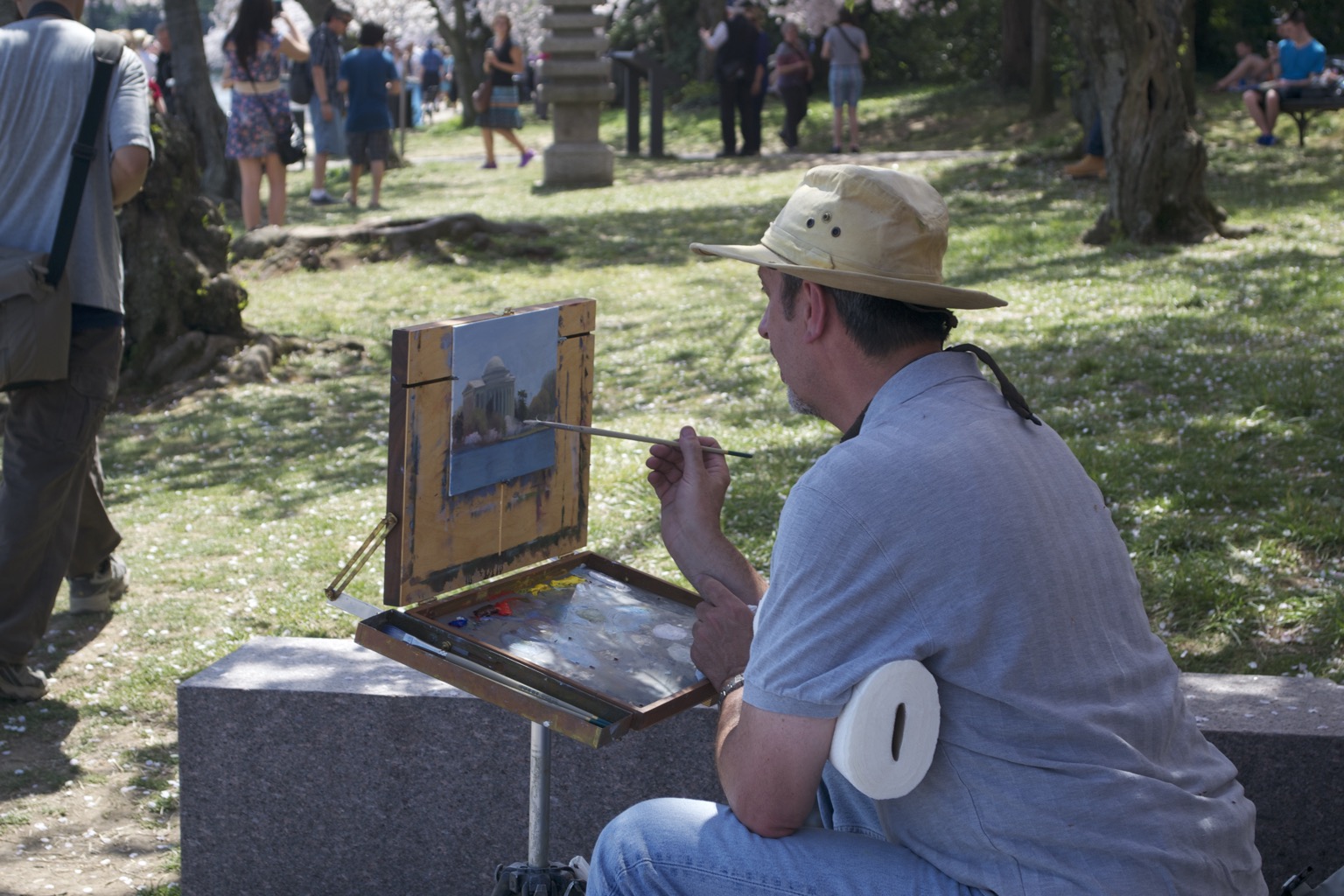 A man painting the Jefferson Memorial